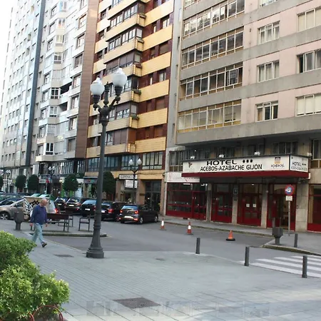 מלון Acebos Azabache 3*