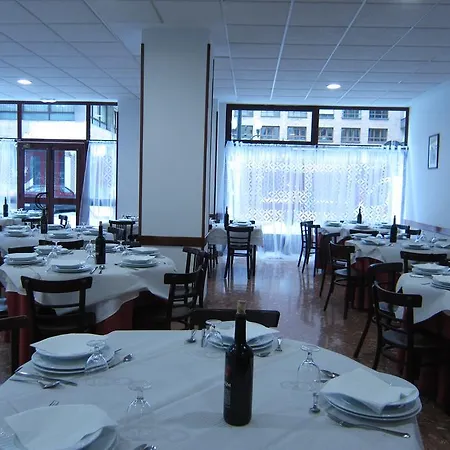 Acebos Azabache 3* גיחון